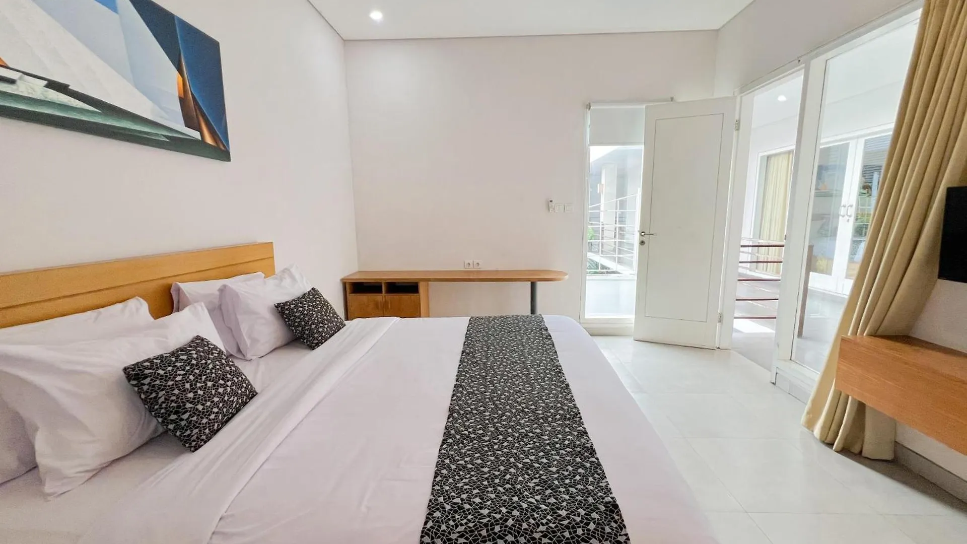 Apple Villa & Suite Seminyak 4*,