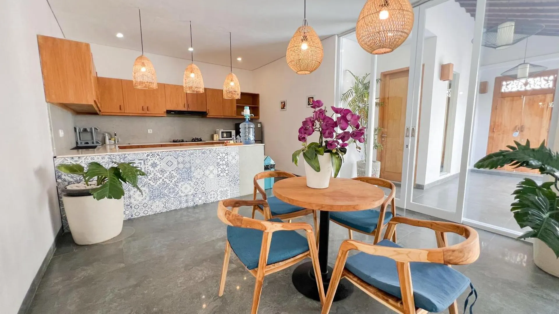Apple Villa & Suite Seminyak Indonesien