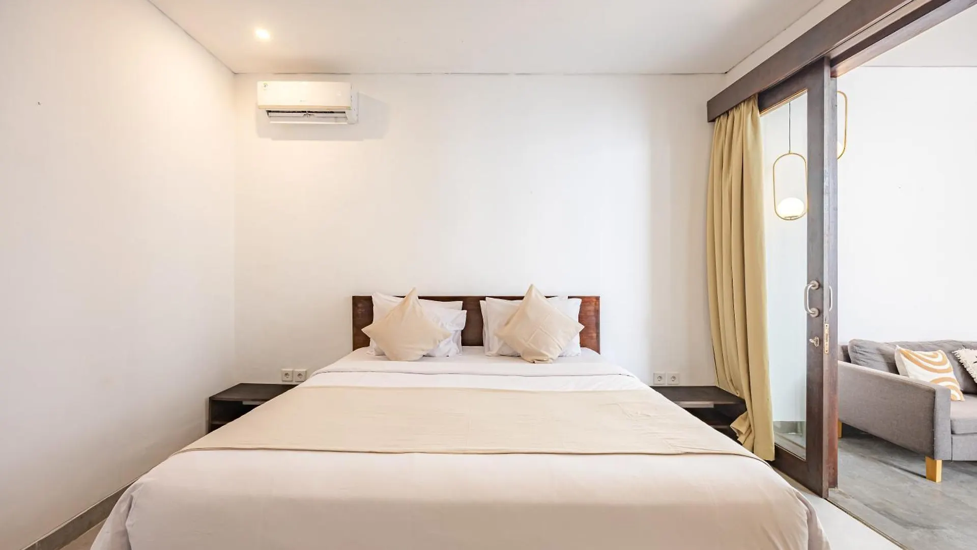 Apple Villa & Suite Seminyak Indonesia