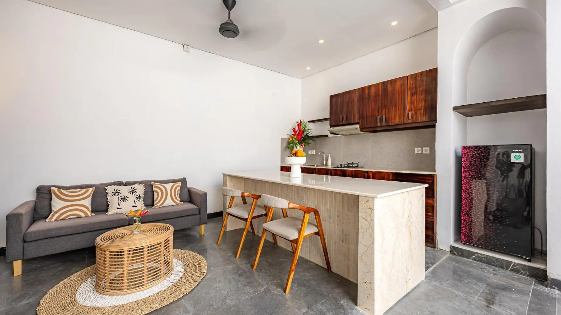 Apple Villa & Suite Seminyak Indonesia