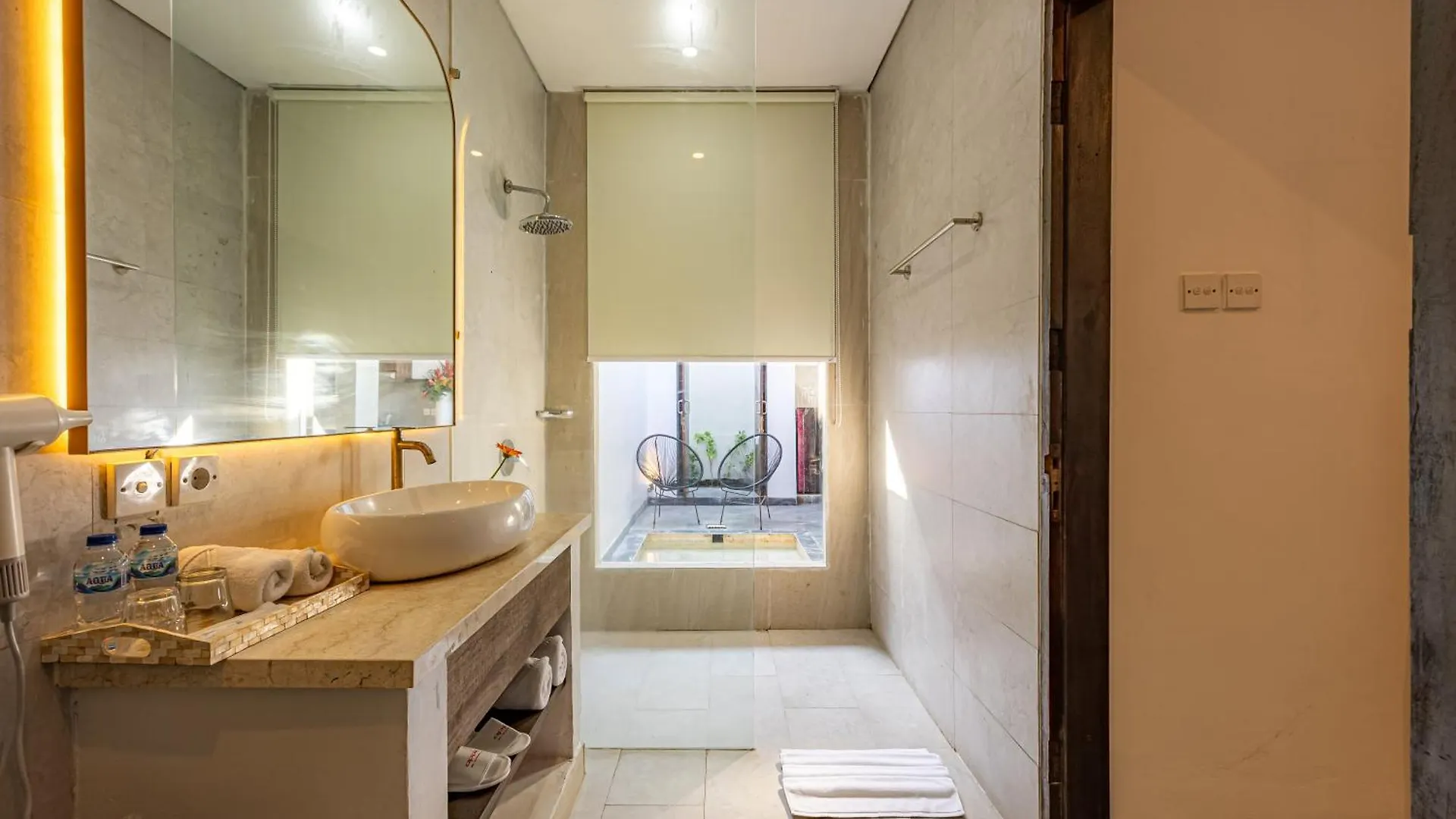Apple Villa & Suite Seminyak Indonesia