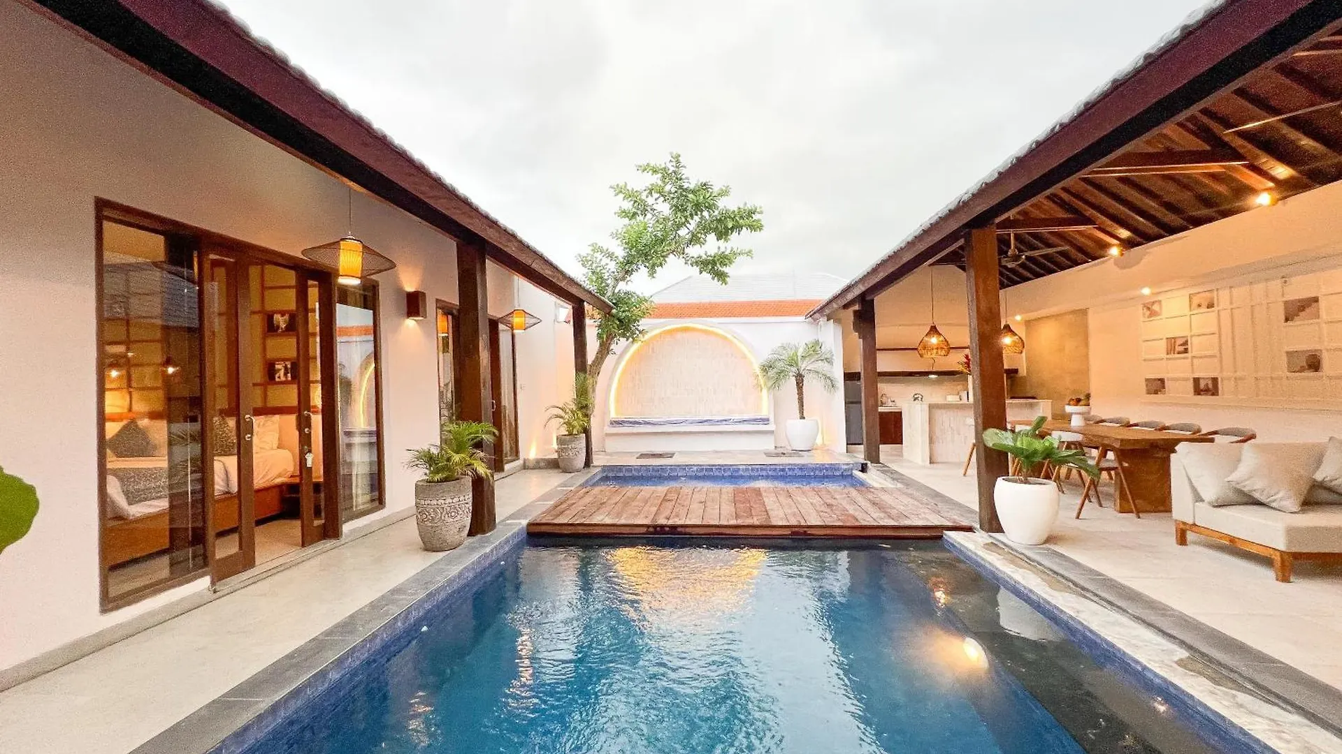 Apple Villa & Suite Seminyak